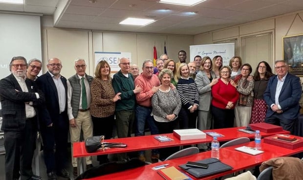 Foto de familia de la Asamblea de socios en la celebración del 20º aniversario de SEMG Madrid 