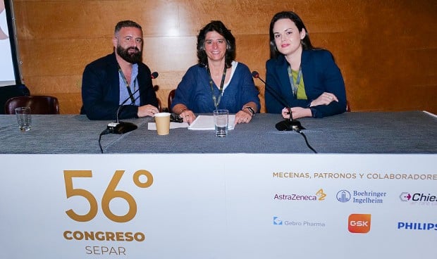 Juan Antonio Piña, la moderadora Ariadna Farré e Isabel Portela durante su ponencia sobre TRD. 