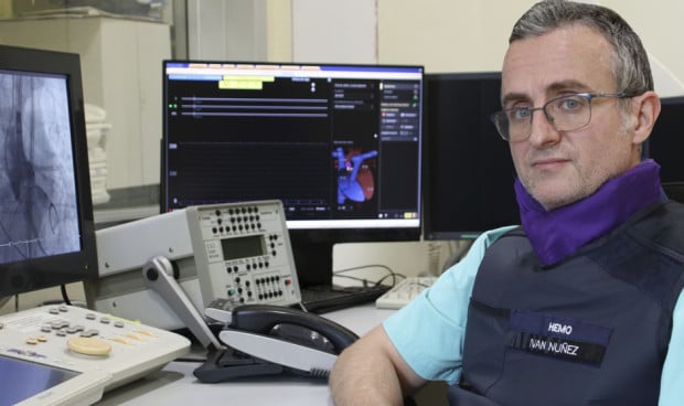 Iván Núñez, jefe del Servicio de Cardiología del Hospital de Torrejón utiliza una novedosa técnica para la hipertensión mal controlada