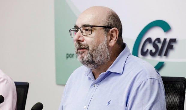  Miguel Borra, presidente de CSIF, denuncia que transferir la homologación de títulos médicos "quiebra la igualdad" del SNS.