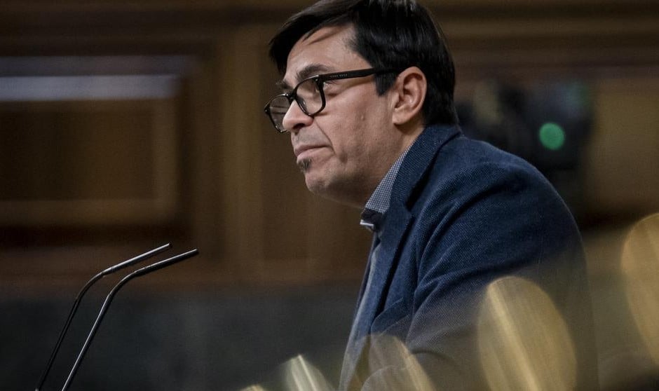  Gerardo Pisarello, diputado de Catalunya en Comú, reivindica medios para el SNS tras morir su mujer por cáncer..