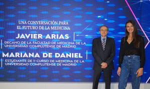 Javier Arias, decano de la Facultad de Medicina de la UCM, resuelve directamente las dudas de los alumnos de 1º curso de Medicina