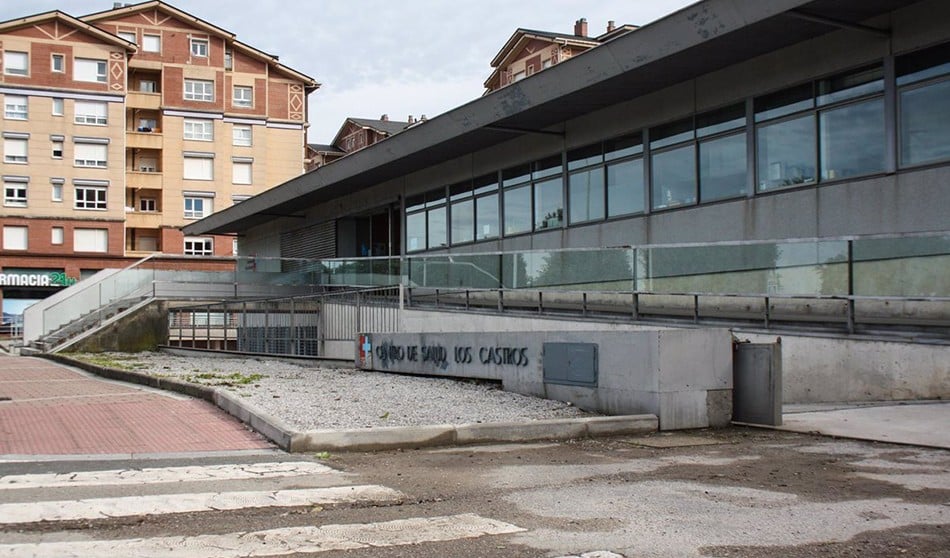 Un paciente da un puñetazo a un médico en Santander por un cambio de centro