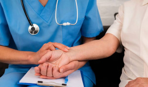 El TCAE ambiciona entrar en competencias enfermeras